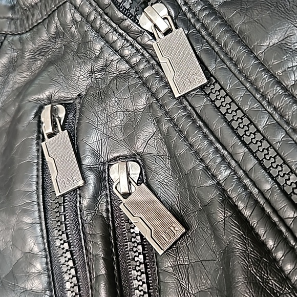 URBAN REPUBLIC ***FUN FUN FAUX BEAUTIFUL JACKET SIZE 7-9YRS WILL FIT LIKE NEW!! - Picture 2 of 3